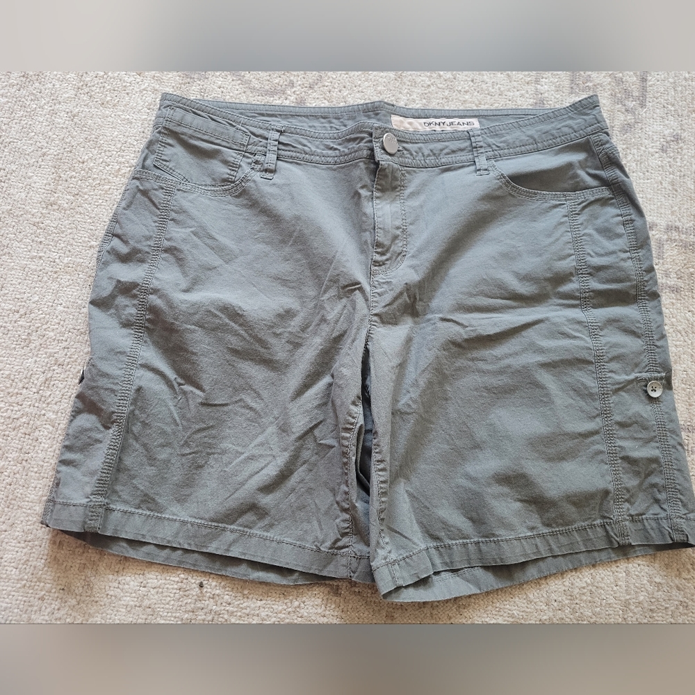 DKNY womans shorts. Size 14.